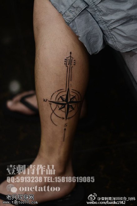 小腿上的指南针纹身图案
