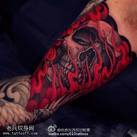 手臂彩绘骷髅锦鲤纹身图案