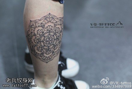 小腿上点刺的梵花纹身图案