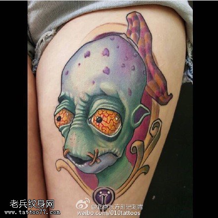 大腿上的怪物纹身图案