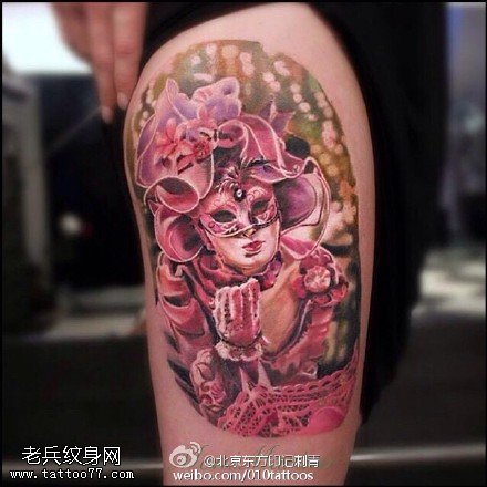 肩膀的女王纹身图案