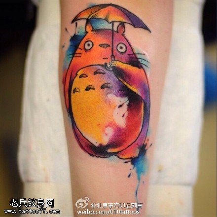 小腿上的龙猫纹身图案