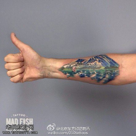手臂的风景纹身图案
