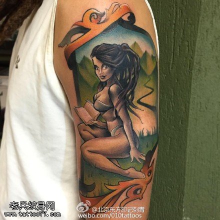 肩部性感的美女纹身图案