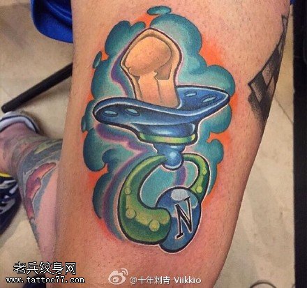 彩绘的大奶嘴纹身图案