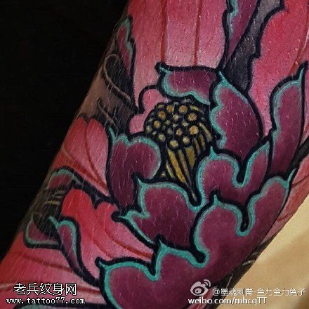 包手臂牡丹纹身图案