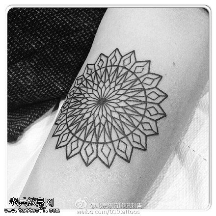 手臂梵花图腾纹身图案