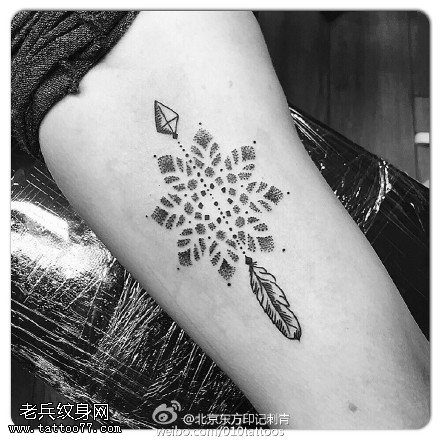 点刺梵花箭纹身图案