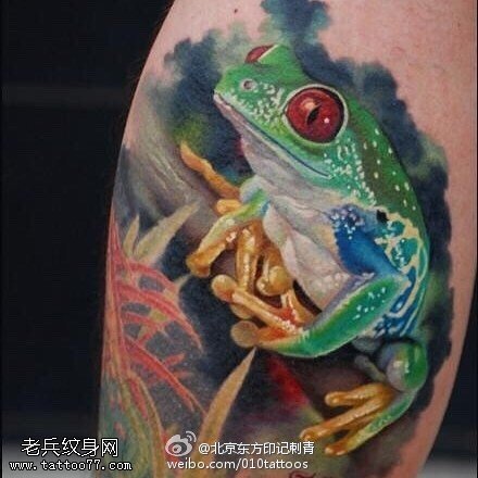 小腿上的青蛙纹身图案