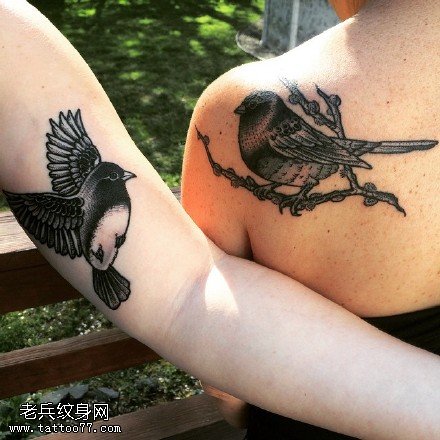 肩部的鸟儿纹身图案