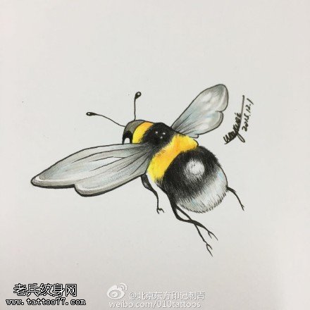 手绘的小蜜蜂纹身图案