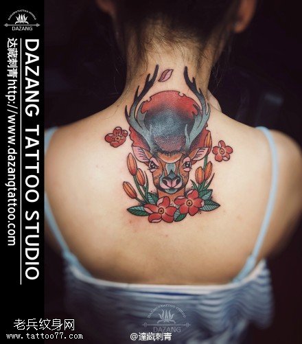 背部的鹿纹身图案