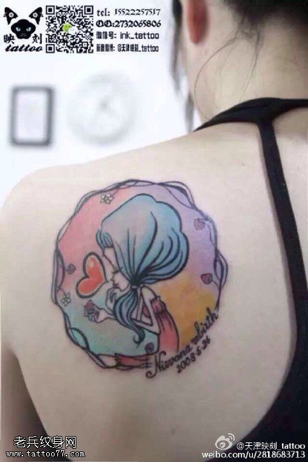 肩部的彩色小女孩纹身图案