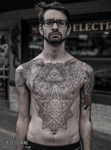 胸前几何元素上帝之眼纹身图案
