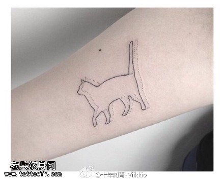 胳膊点刺猫纹身图案