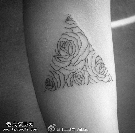 小腿线条玫瑰纹身图案