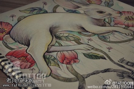 彩绘的兔子纹身图案