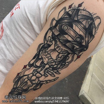 肩膀骷髅磁带纹身图案