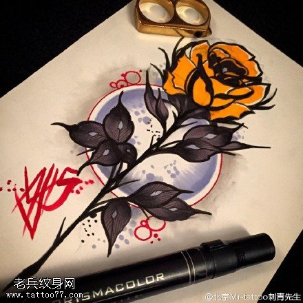 彩绘黄玫瑰纹身图案