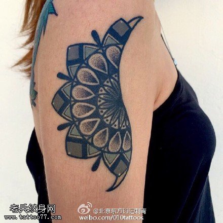 肩膀个性梵花纹身图案