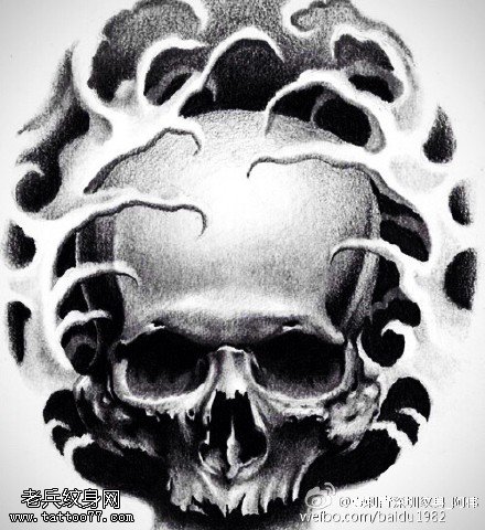 手稿逼真的骷髅头纹身图案
