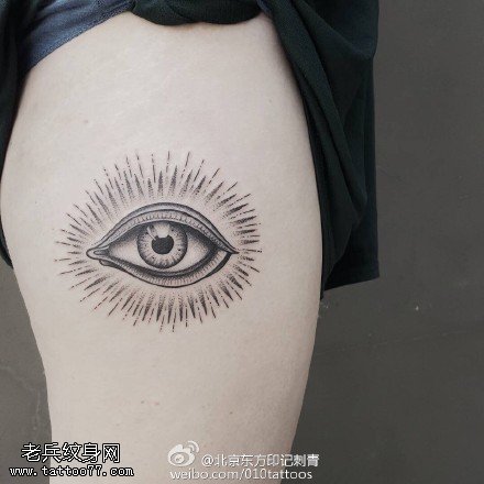 大腿明亮的眼睛纹身图案