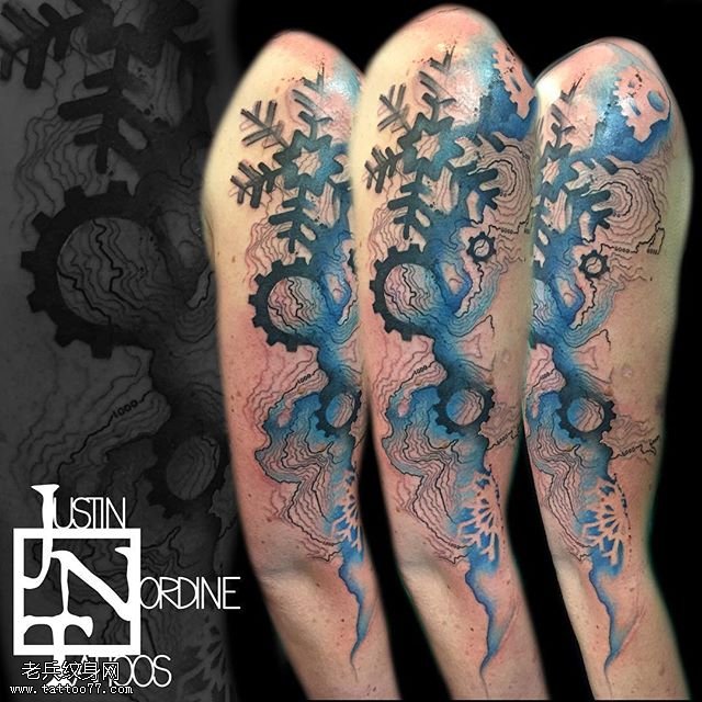肩部水墨雪花纹身图案