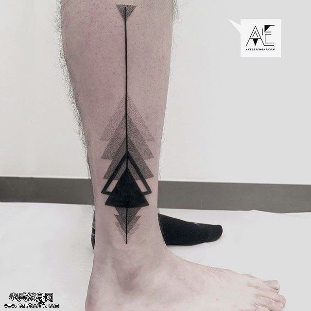 小腿点刺线条三角纹身图案