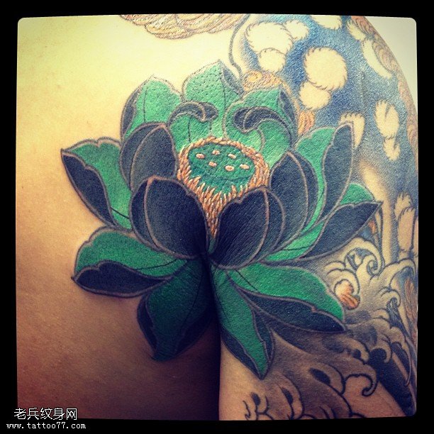 肩部黑莲花纹身图案