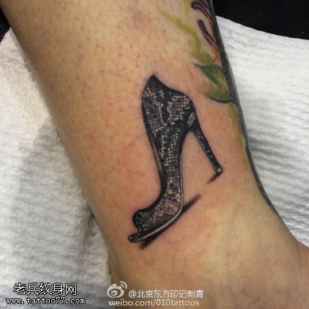 小腿的高跟鞋纹身图案