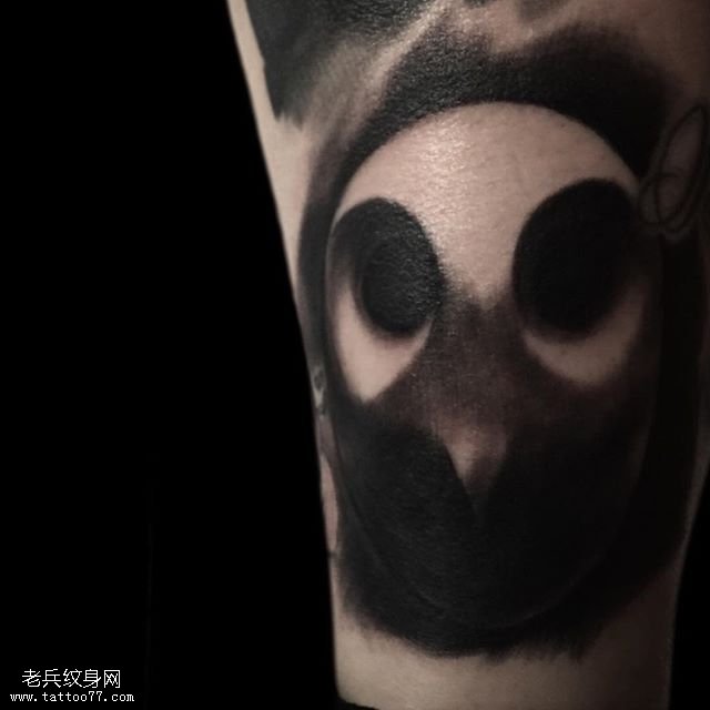 腿部的猫头鹰骷髅纹身图案