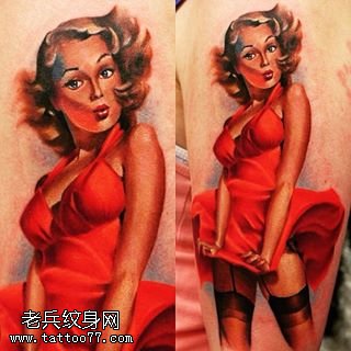 肩部的性感的美女纹身图案