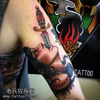 肩部美女刺身纹身图案