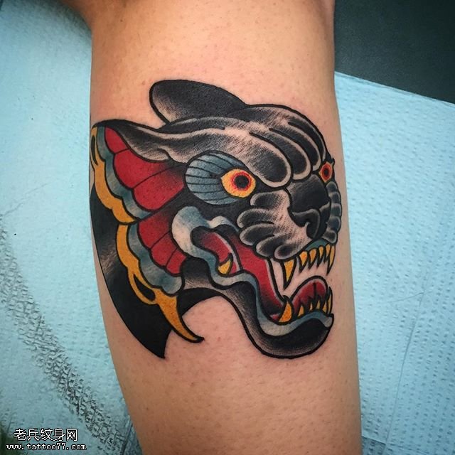 腿部的黑豹纹身图案