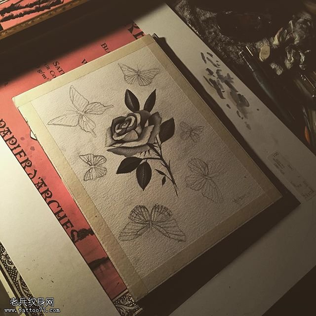 手稿玫瑰纹身图案