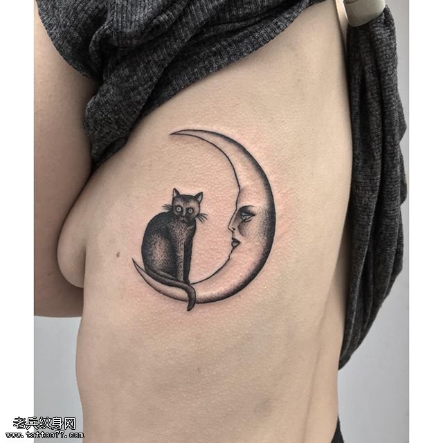 侧背的月亮猫纹身图案