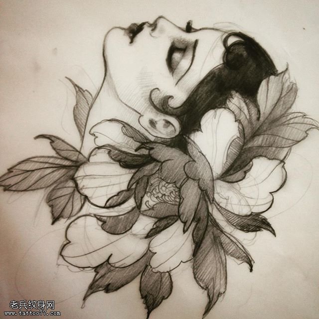 手稿素描的美女牡丹纹身图案