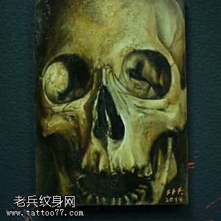 一具逼真的骷髅纹身图案