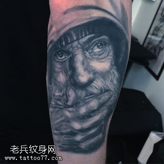 手臂老人肖像纹身图案