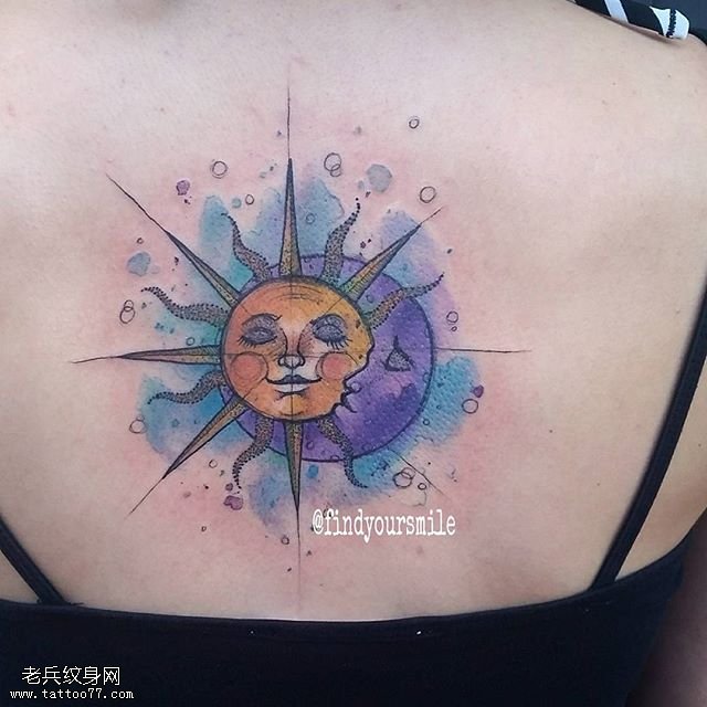 背部水彩太阳图腾纹身图案