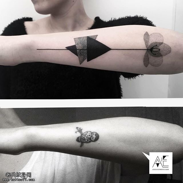 胳膊上覆盖一朵莲花纹身图案