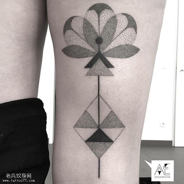 胳膊点刺的花纹身图案