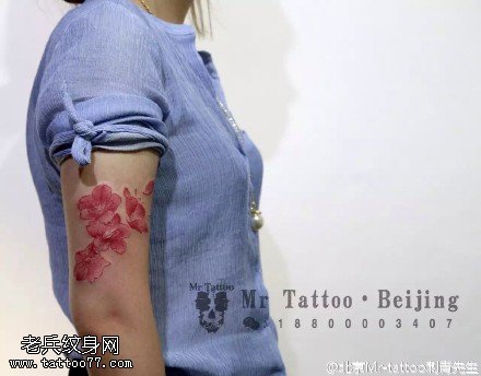 胳膊上的樱花纹身图案