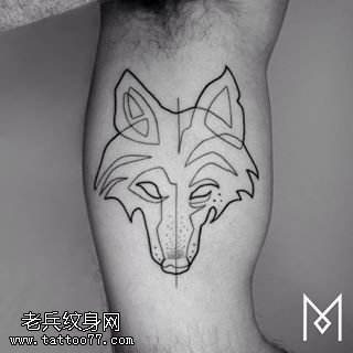 胳膊上点刺的狐狸纹身图案