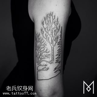 胳膊上点刺的树纹身图案