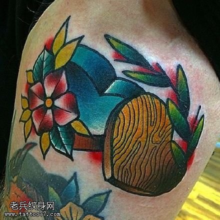 胳膊双NG漂亮的心形纹身图案