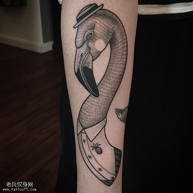 手臂点刺的鹅纹身图案