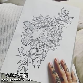 手稿线条花卉纹身图案