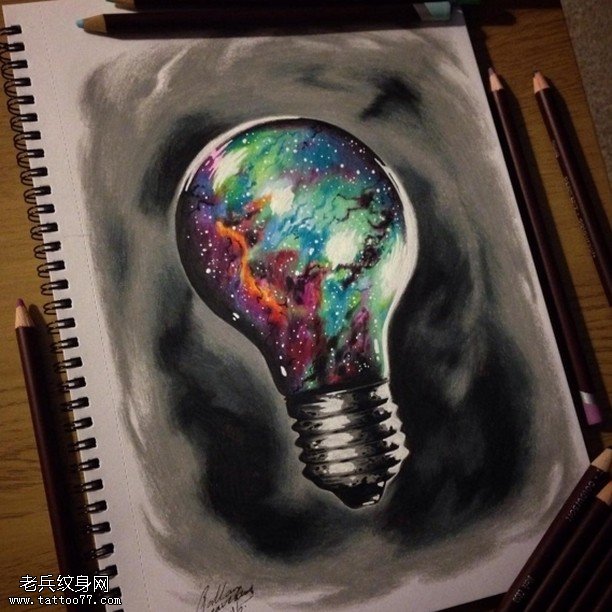 手稿灯泡里的星空纹身图案
