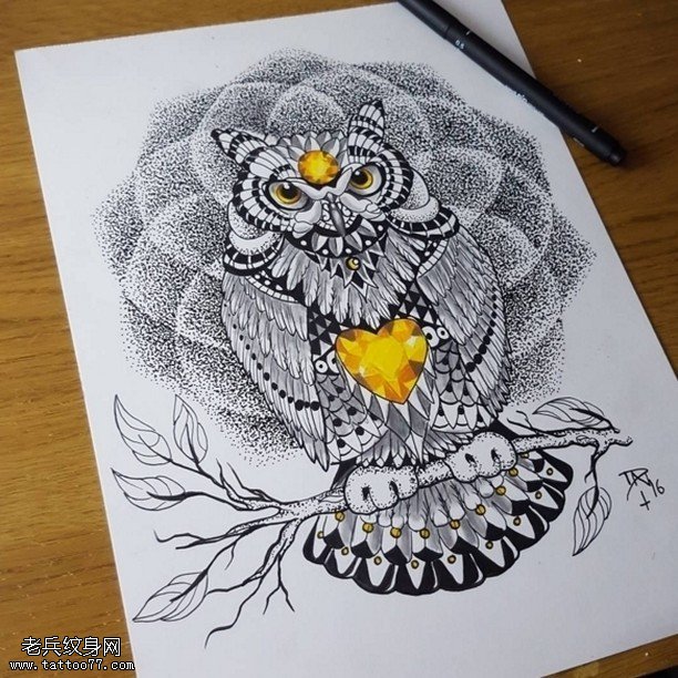 手稿点刺猫头鹰纹身图案
